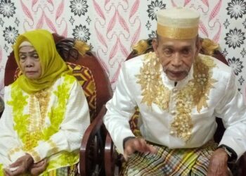 Viral… ! Pernikahan Kakek dan Nenek di Bone