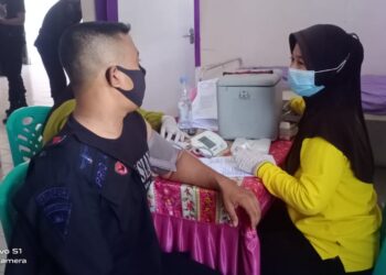 Personil Brimob Divaksin Booster Setelah Balik Dari Tugas di Papua