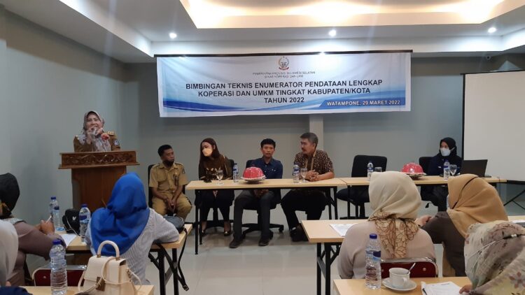 Kadis Koperasi & UMKM Buka Bimtek Enumator Pendataan Koperasi dan UMKM