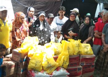 Andi Rio Kirim Ratusan Paket Sembako Untuk Korban Kebakaran di Panyula