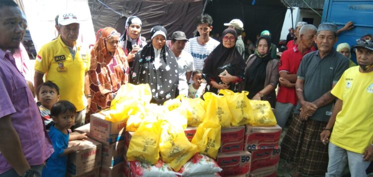 Andi Rio Kirim Ratusan Paket Sembako Untuk Korban Kebakaran di Panyula