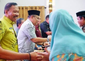Bupati Bone Ajak Masyarakat Tonton Penerjun Payung di Stadion Lapatau