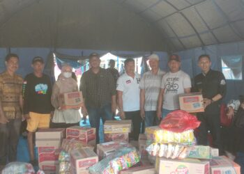 ANPS Bone Serahkan Bantuan Korban Kebakaran Waetuo