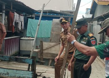 Camat Iqbal Walinono Apresiasi Gerakan 1000 Karung Sampah Pesisir