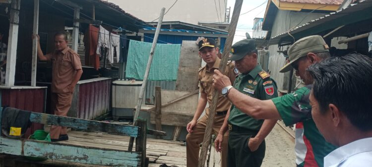 Camat Iqbal Walinono Apresiasi Gerakan 1000 Karung Sampah Pesisir