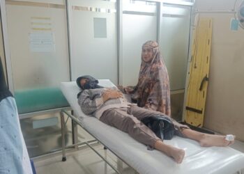 BREAKING NEWS : Pintu Kaca Toko Kosmetik Di Bone Pecah, 4 Orang Pengunjung  dilarikan Ke Rumah Sakit
